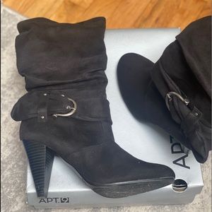 Black heeled boot